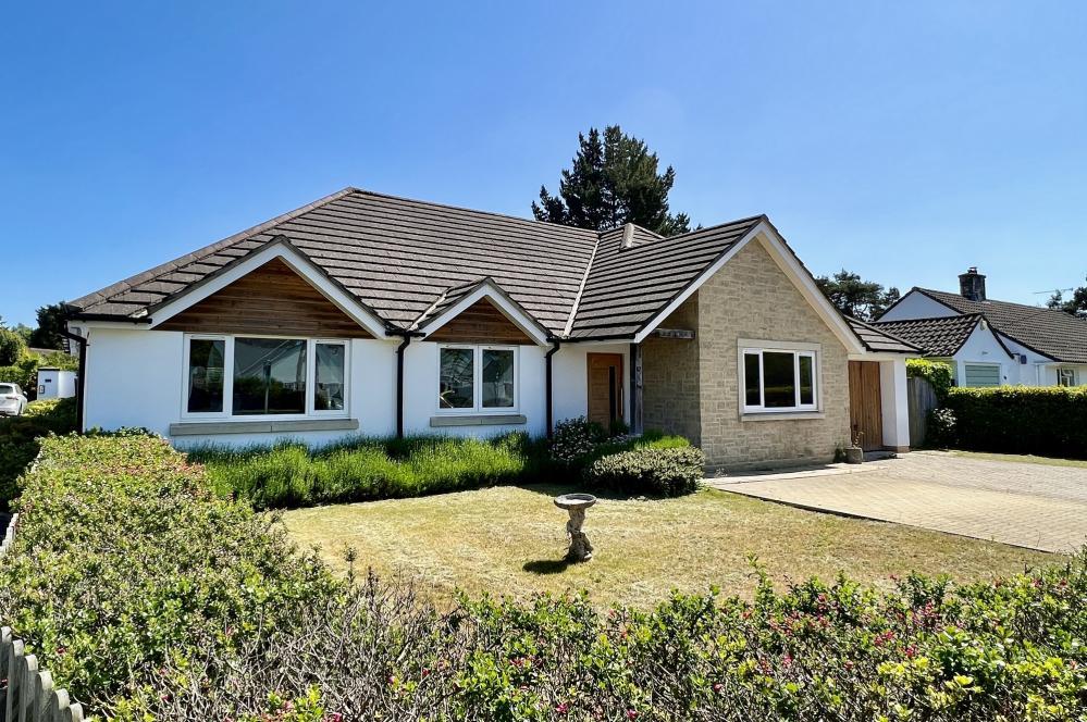 Oaks Drive, St Leonards, Ringwood, BH24 2QU 4 bed bungalow for sale £