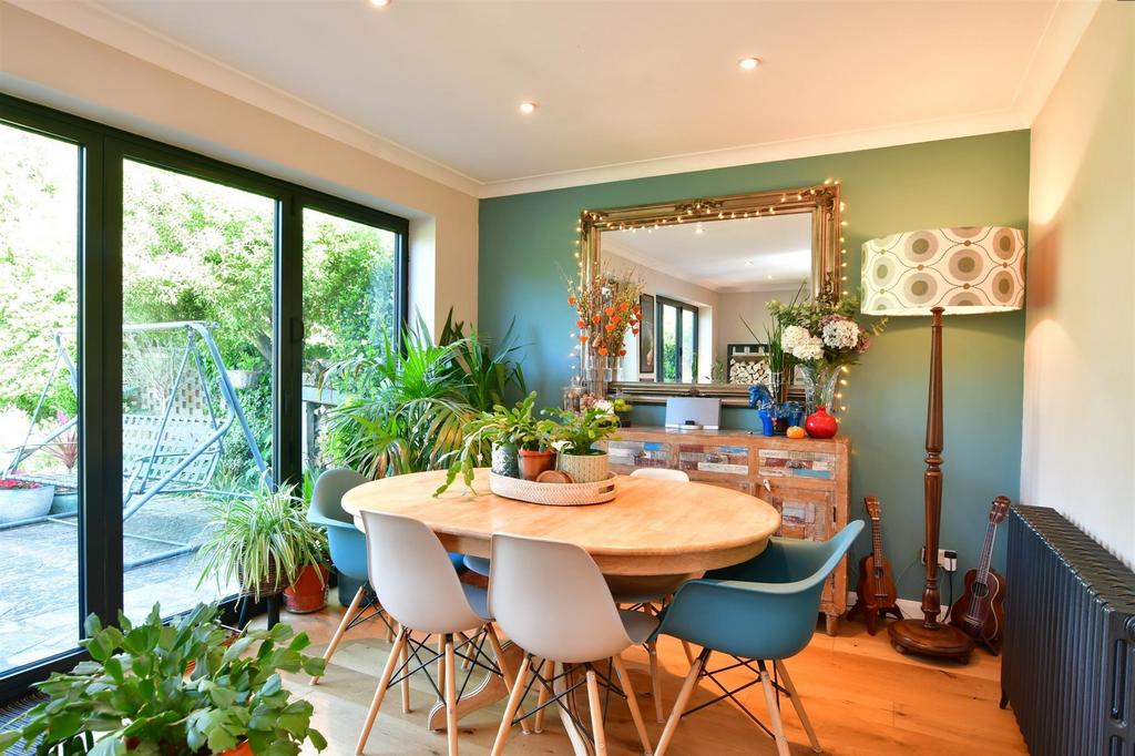 Lounge/ Diner