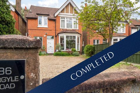 86d Argyle Road, London, W13 8EL