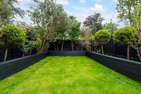 86d Argyle Road, London, W13 8EL