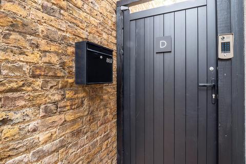 86d Argyle Road, London, W13 8EL