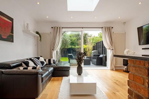 86d Argyle Road, London, W13 8EL