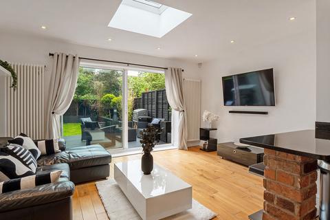 86d Argyle Road, London, W13 8EL