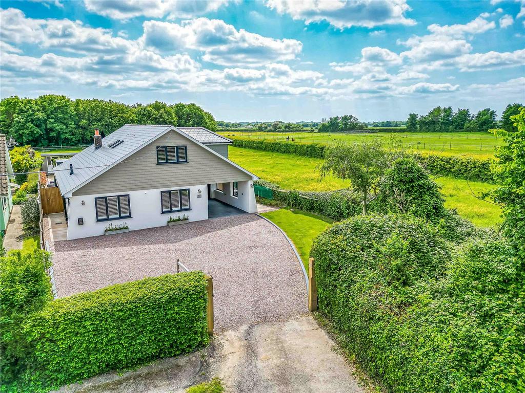 Crouch Cross Lane, Boxgrove, Chichester, West Sussex, PO18 4 bed