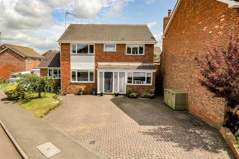 4 bedroom detached house for sale, Magna Close, Harpenden, Hertfordshire, AL5