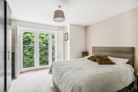 2 bedroom flat for sale, Walton Road, Bushey