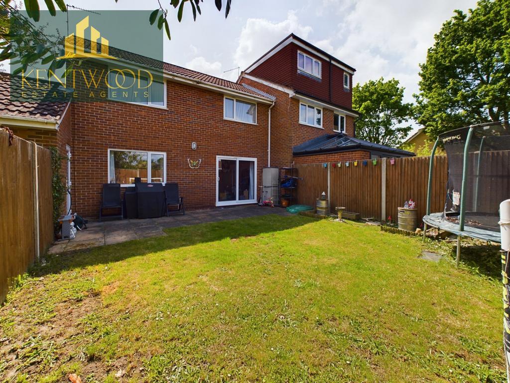 Langley, Slough SL3 3 bed end of terrace house for sale £475,000