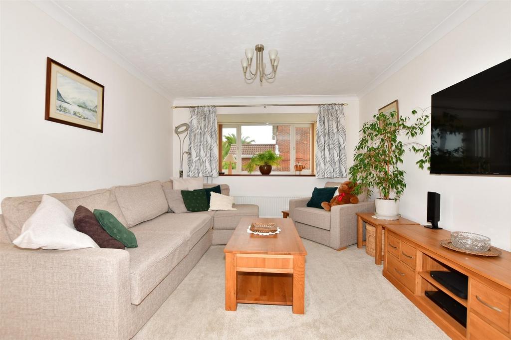 Challock Court, Cliftonville, Margate, Kent 2 bed detached bungalow for