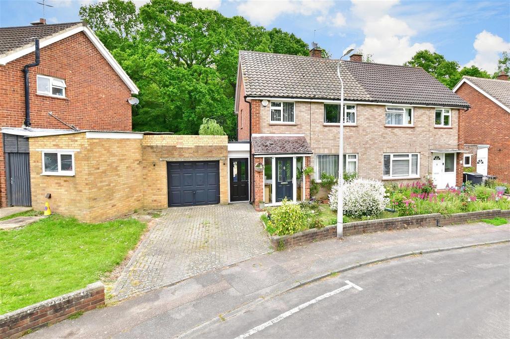 Quincewood Gardens, Tonbridge, Kent 3 bed semidetached house £475,000