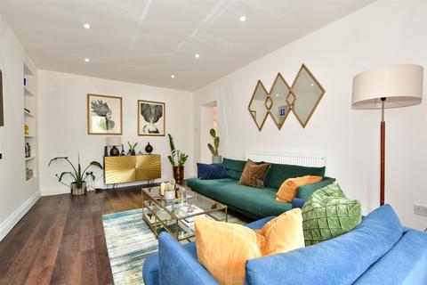 12a Augusta Gardens, Folkestone, CT20 2RR