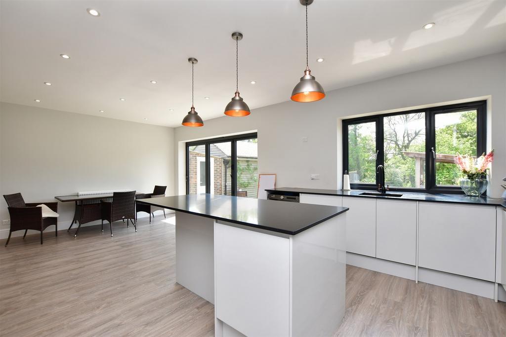 Kitchen/Dining Area