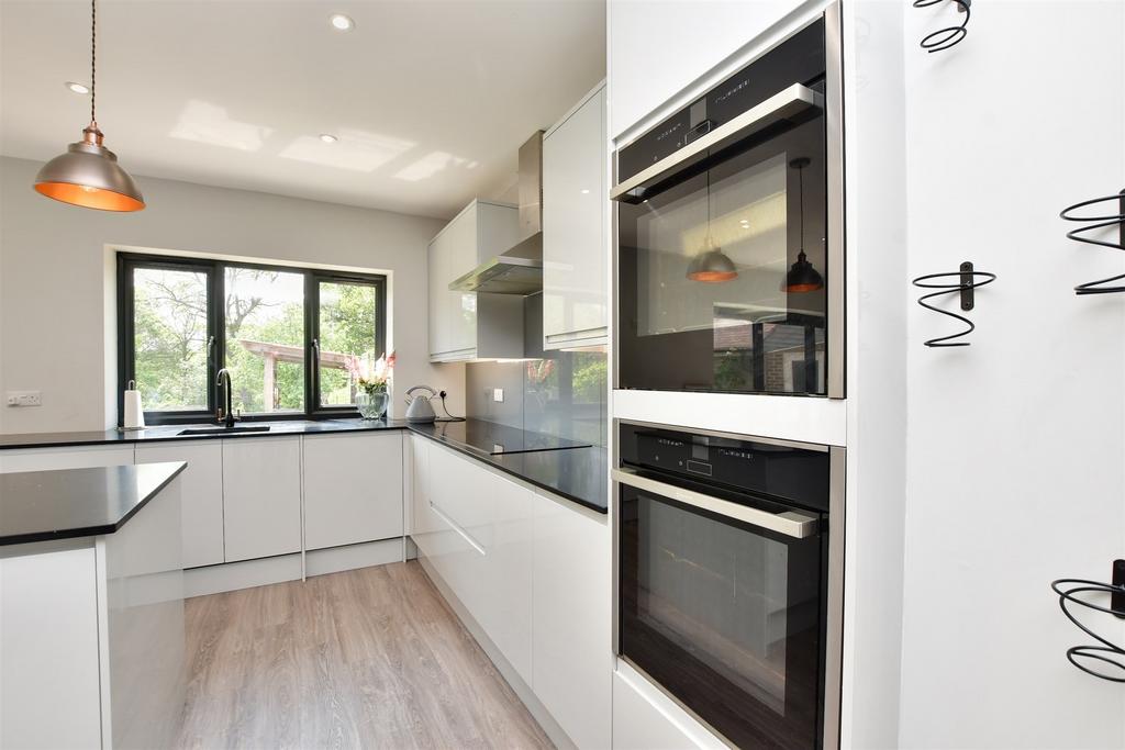 Kitchen/Dining Area