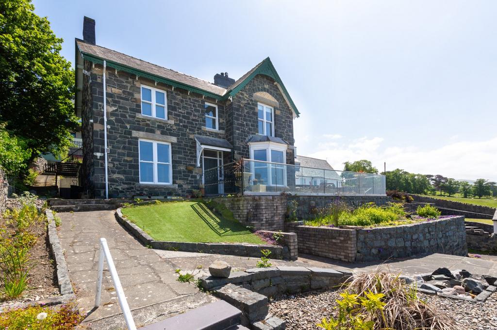 Penmaenmawr Road, Llanfairfechan, Conwy, LL33 6 bed detached house for