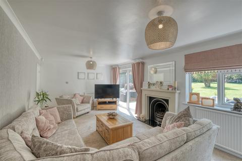 12 Ashperton Close, Redditch, B98 7NG