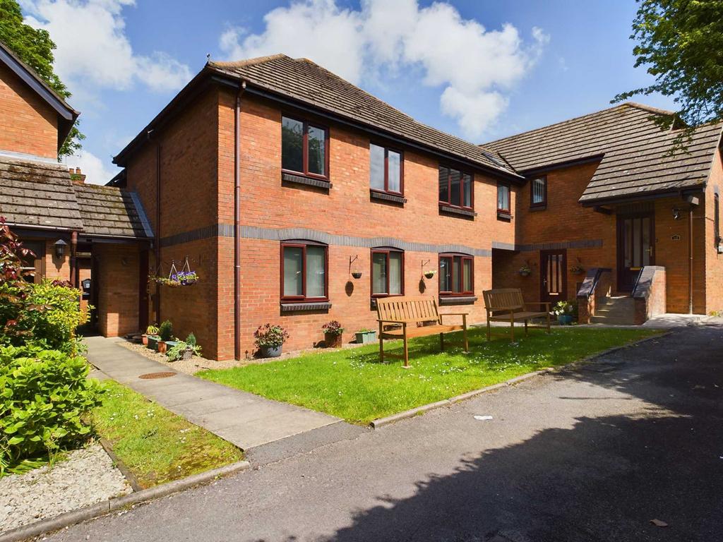 Peel Court, Princes Risborough 2 bed £1,050 pcm (£242 pw)