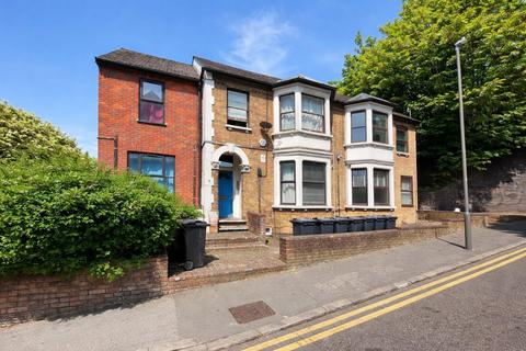1 bedroom flat to rent, Priory Road,,