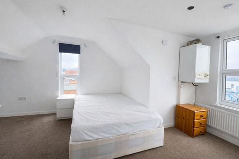 1 bedroom flat to rent, Priory Road,,