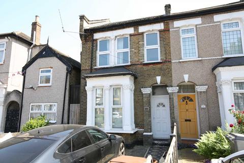 2 bedroom flat to rent - Cann Hall Road, Leytonstone, E11