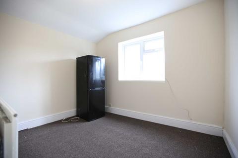2 bedroom flat to rent - Cann Hall Road, Leytonstone, E11
