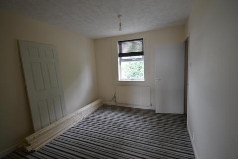 3 bedroom terraced house to rent, Common Road, Brierley, Barnsley, South Yorkshire, S72