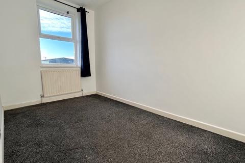 3 bedroom terraced house to rent, Common Road, Brierley, Barnsley, South Yorkshire, S72