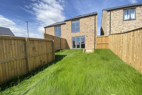 3 bedroom semi-detached house to rent, Blackstone Chase, Harrogate, HG3 2NW