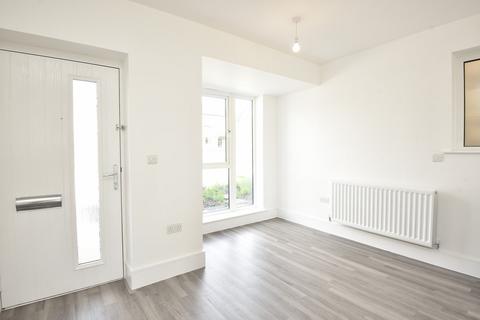 3 bedroom semi-detached house to rent, Blackstone Chase, Harrogate, HG3 2NW