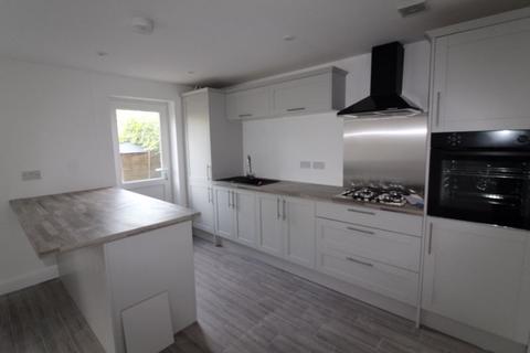 5 bedroom townhouse to rent, Heol Gwendoline Barry CF62 5AN