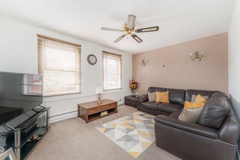 8 Whitmore Close, London, N11 1PB