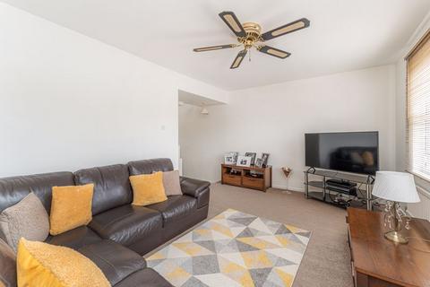 8 Whitmore Close, London, N11 1PB