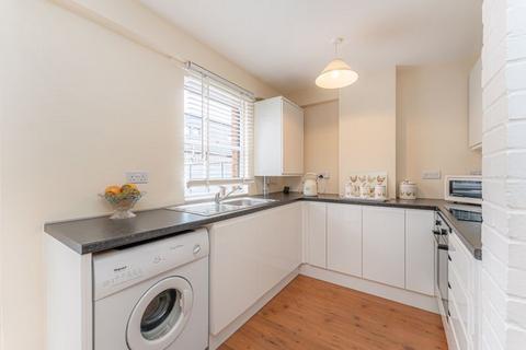 8 Whitmore Close, London, N11 1PB