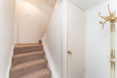 8 Whitmore Close, London, N11 1PB