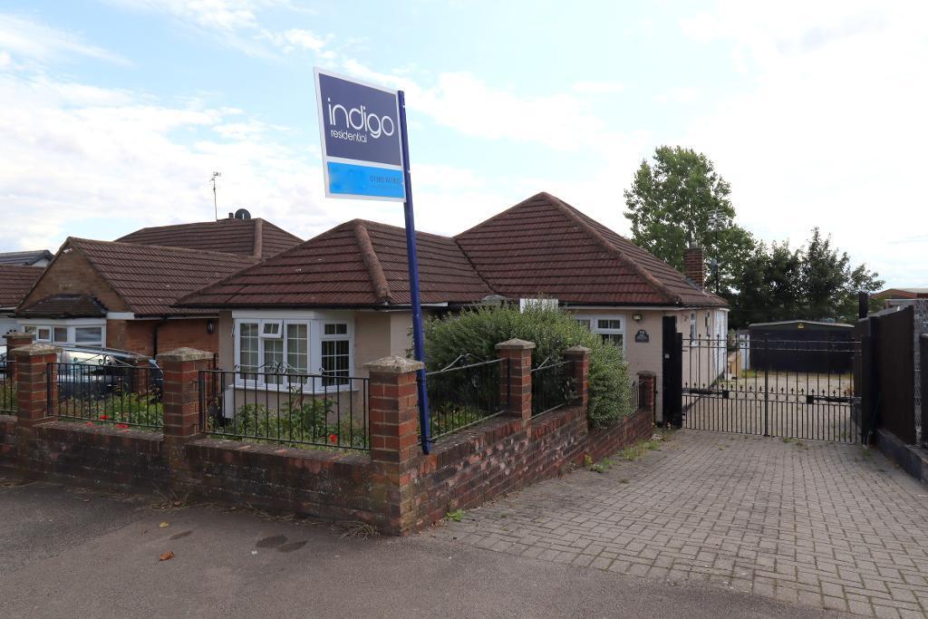 Pennine Avenue, Sundon Park, Luton, Bedfordshire, LU3 3EJ 2 bed detached bungalow for sale £