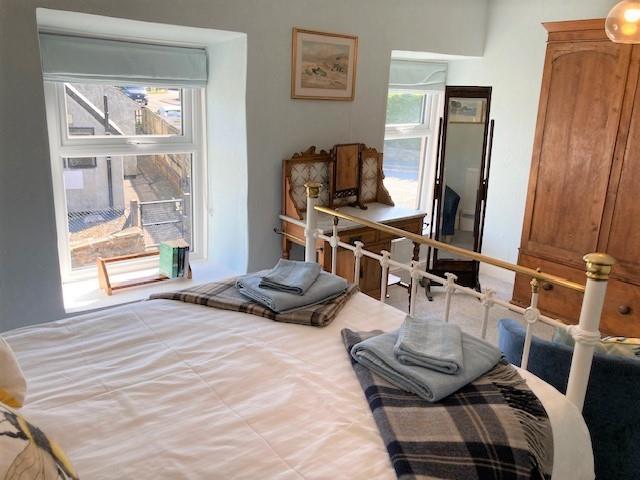 Bedroom 1 (2).jpg
