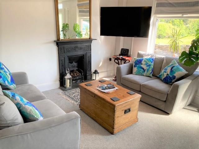 Living Area 2.jpg