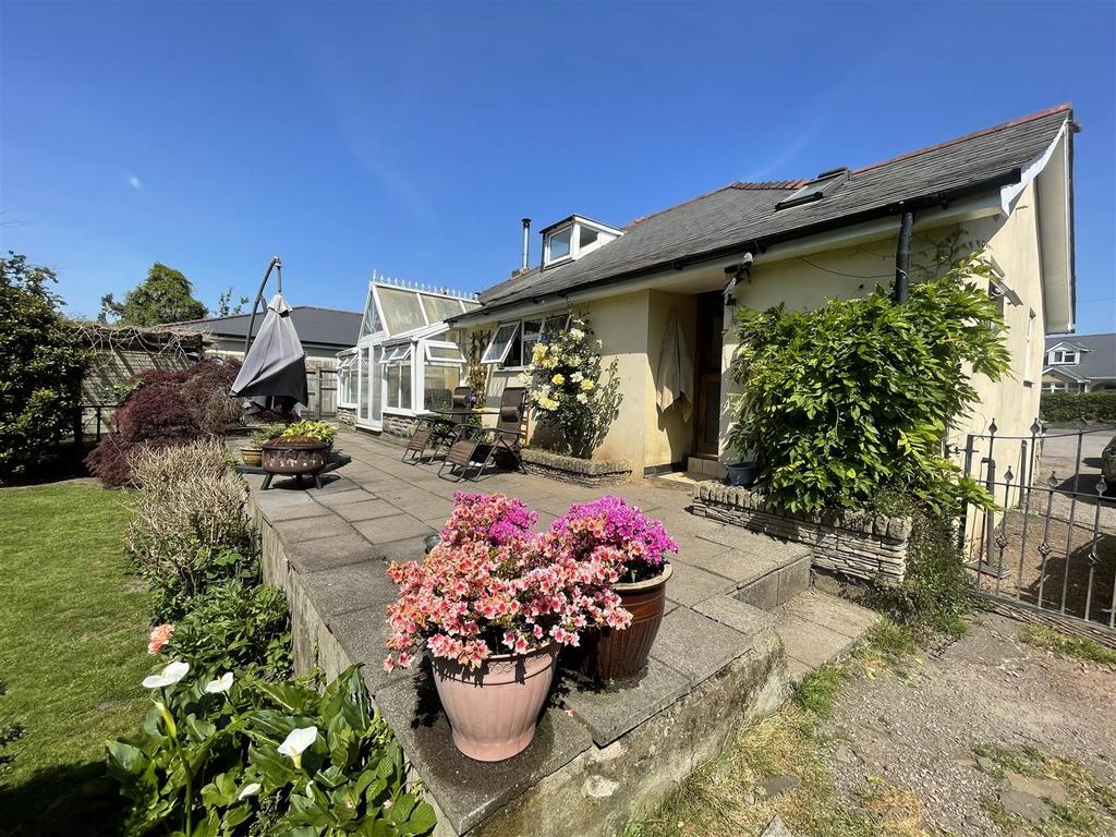Cardiff Road, Hawthorn, Pontypridd 3 bed detached bungalow £420,000