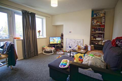 3 bedroom flat for sale, 3-Bed Flat for Sale in Derwent House, Samuel Street, Preston