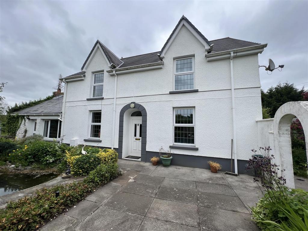 Heol Llwchwr, Ammanford 3 bed detached house for sale £290,000