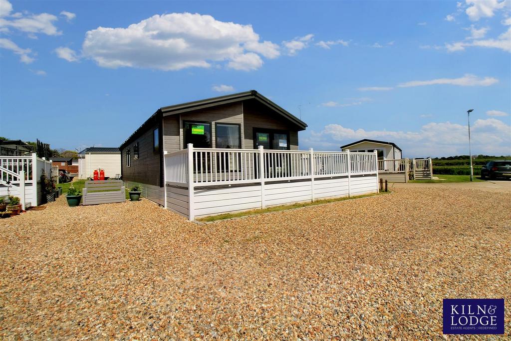 Wayside Leisure Estate, Way Hill, Minster, Ramsgate 3 bed park home for sale £239,995