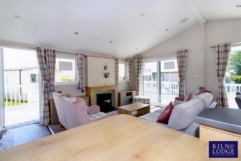 3 bedroom park home for sale, Wayside Leisure Estate, Way Hill, Minster, Ramsgate