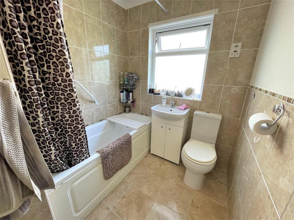 Bathroom.JPG