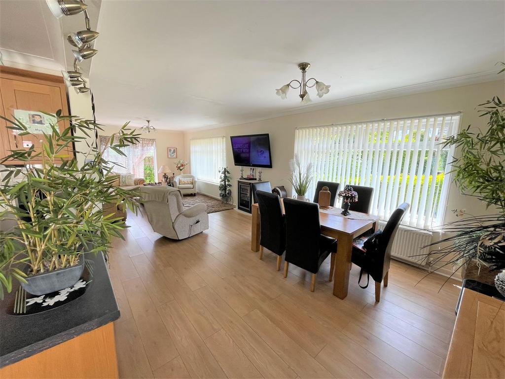 Dining Area.JPG