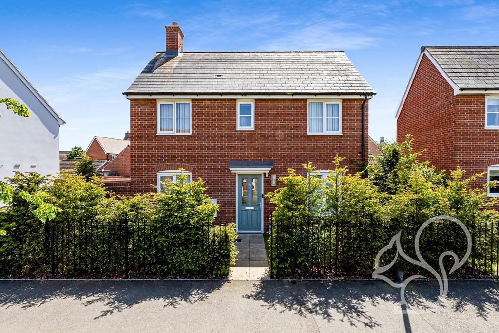 Hooper Avenue, Colchester 3 bed detached house for sale £350,000
