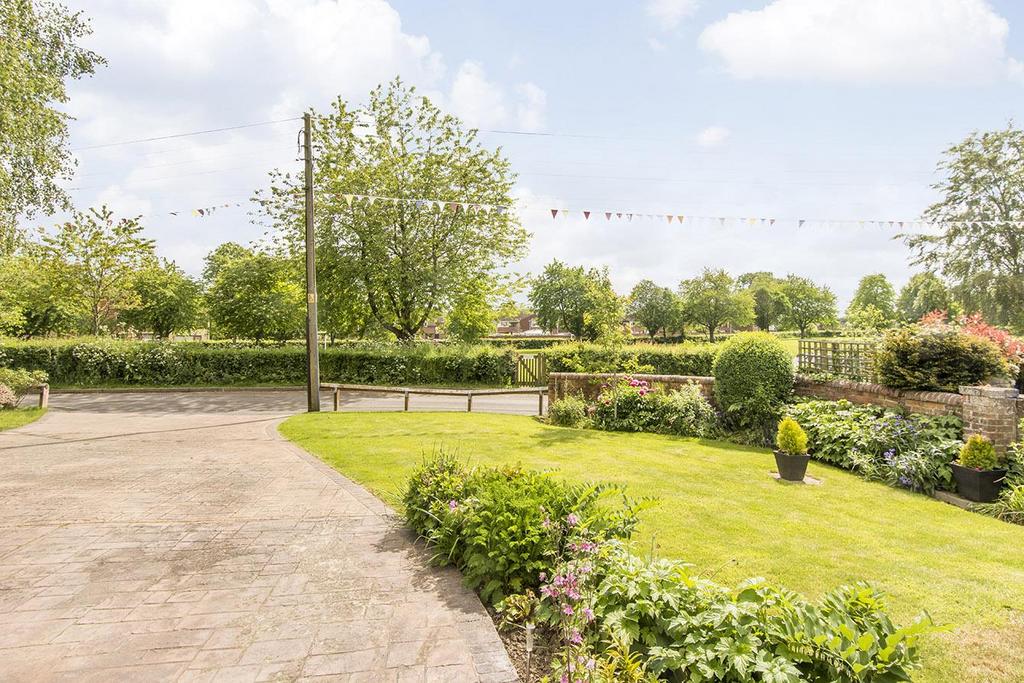 The Green, Lubenham, Market Harborough 2 bed bungalow for sale £325,000