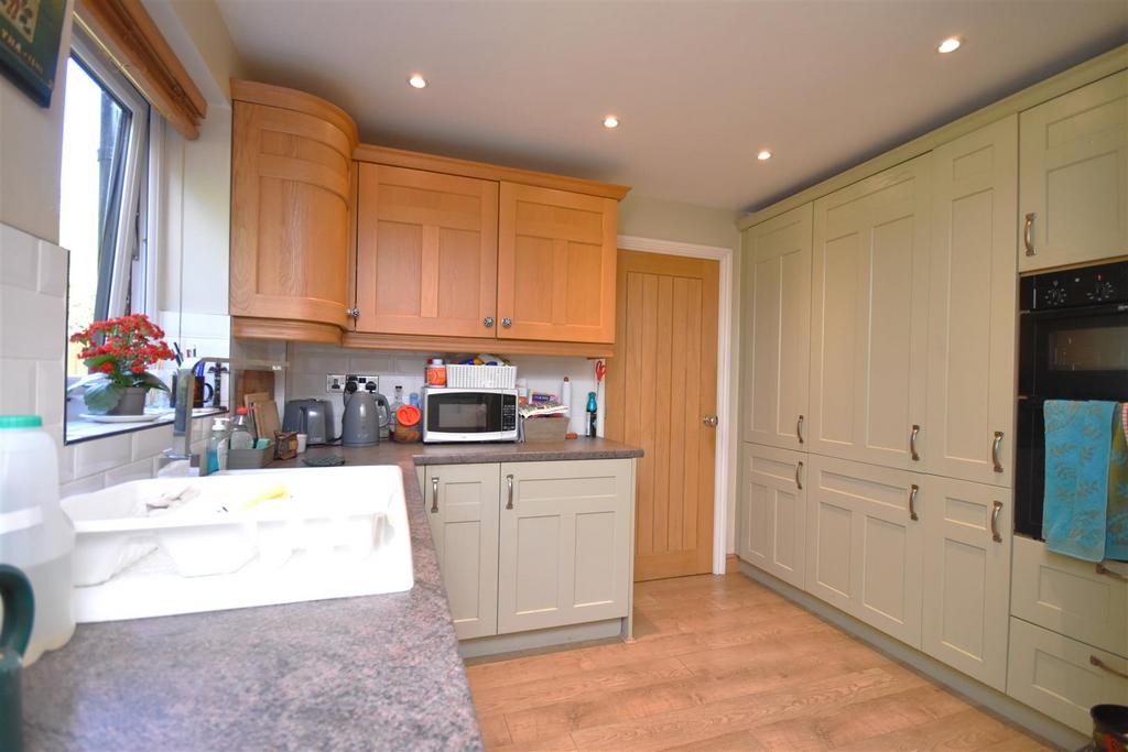 The Meadows, Little Neston, Neston 4 bed detached house for sale £335,000