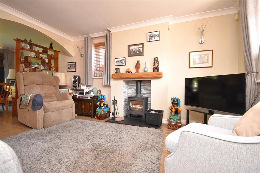 The Meadows, Little Neston, Neston 4 bed detached house for sale £335,000