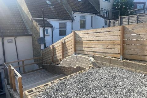 45 Thanet Gardens, Folkestone, CT19 6DF