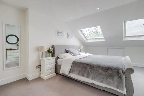 16a Steerforth Street, London, SW18 4HH