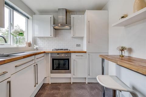 16a Steerforth Street, London, SW18 4HH