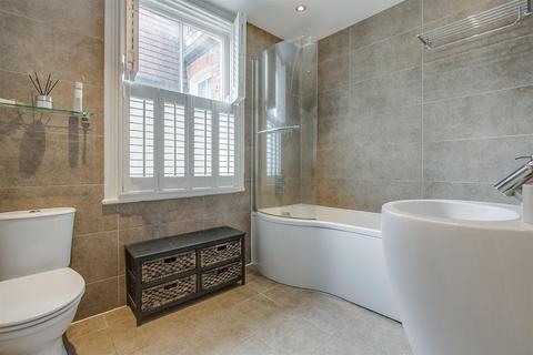 16a Steerforth Street, London, SW18 4HH